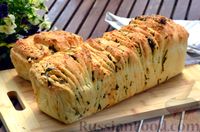 Фото приготовления рецепта: Хлеб-гармошка с сыром, черемшой и базиликом - шаг №19