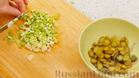 Фото приготовления рецепта: Соус песто из зелёного лука и мяты, с орехами, пармезаном, чесноком и имбирём (плюс блюдо с ним) - шаг №16
