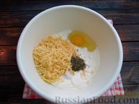 Фото приготовления рецепта: Скумбрия, запечённая в сметанно-сырном соусе - шаг №6