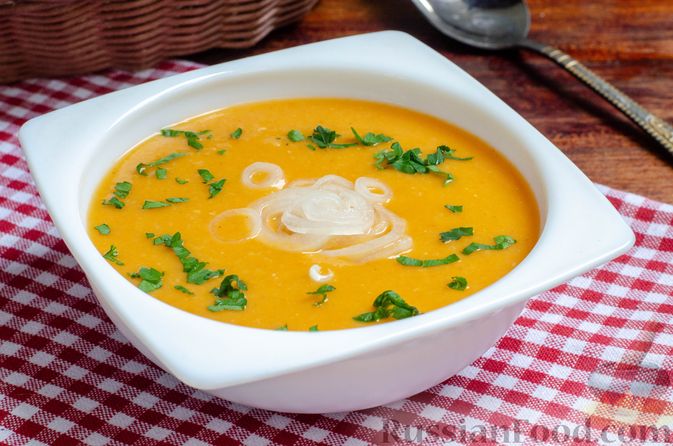 Гороховый суп-пюре с копченостями и чесночными сухариками рецепт с фото