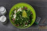 Фото приготовления рецепта: Салат из молодой капусты с колбасой, огурцами и плавленым сыром - шаг №8