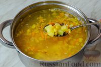 Фото приготовления рецепта: Сырный суп с куриным филе и консервированной кукурузой - шаг №8