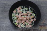 Фото приготовления рецепта: Тушёная молодая капуста с сосисками и фасолью - шаг №3