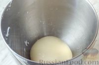 Фото приготовления рецепта: Разборный мясной пирог-ромашка из дрожжевого теста на кефире - шаг №7