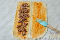 Фото приготовления рецепта: Разборный мясной пирог-ромашка из дрожжевого теста на кефире - шаг №16