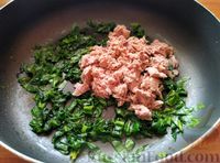 Фото приготовления рецепта: Макароны с консервированным тунцом, шпинатом и йогуртом - шаг №4