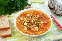 Фото приготовления рецепта: Томатный суп с лапшой быстрого приготовления, жареным луком и яйцами - шаг №18