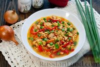 Фото приготовления рецепта: Куриный суп с лапшой быстрого приготовления и овощами - шаг №13