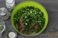 Фото приготовления рецепта: Салат с тунцом, рисом и помидорами черри - шаг №9