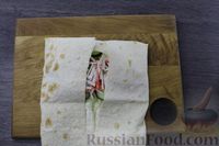 Фото приготовления рецепта: Лаваш с капустой, крабовыми палочками и огурцом - шаг №7