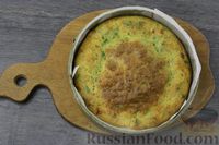 Фото приготовления рецепта: Закусочный пирог на кефире, с колбасой, сыром и зеленью - шаг №10