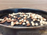 Фото приготовления рецепта: Бискотти на яичных белках, с орехами и сушёными ягодами - шаг №2