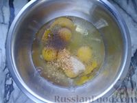 Фото приготовления рецепта: Яичные маффины со шпинатом и фетой (в духовке) - шаг №2