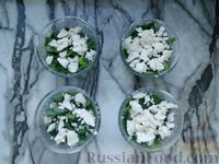Фото приготовления рецепта: Яичные маффины со шпинатом и фетой (в духовке) - шаг №6
