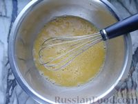 Фото приготовления рецепта: Яичные маффины со шпинатом и фетой (в духовке) - шаг №3