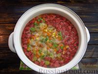 Фото приготовления рецепта: Гороховый суп с колбасой и овощами - шаг №7