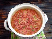 Фото приготовления рецепта: Гороховый суп с колбасой и овощами - шаг №9