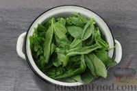 Фото приготовления рецепта: Салат со шпинатом, кукурузой и болгарским перцем - шаг №2