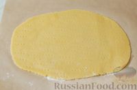 Фото приготовления рецепта: Медовые пирожные с масляным кремом со сгущёнкой - шаг №7