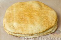 Фото приготовления рецепта: Медовые пирожные с масляным кремом со сгущёнкой - шаг №9
