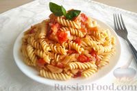 Фото приготовления рецепта: Макароны с помидорами и луком - шаг №10