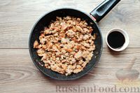 Фото приготовления рецепта: Закусочные слойки-лотосы с картошкой, мясом и грибами - шаг №7