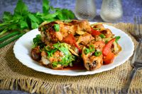 Фото приготовления рецепта: Куриные крылья с овощами и соусом терияки (на сковороде) - шаг №15