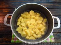 Фото приготовления рецепта: Бездрожжевые пирожки с картошкой и зеленью (в духовке) - шаг №3