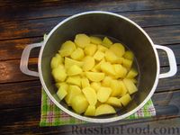 Фото приготовления рецепта: Бездрожжевые пирожки с картошкой и зеленью (в духовке) - шаг №4