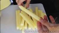 Фото приготовления рецепта: Хрустящая картошка фри с сырным соусом - шаг №1