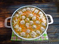 Фото приготовления рецепта: Суп с мясными фрикадельками и клёцками - шаг №22