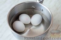 Фото приготовления рецепта: Закрытый бездрожжевой пирог на кефире, с молодой капустой, яйцами и зеленью - шаг №9