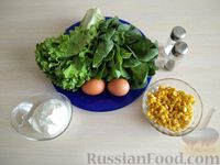 Фото приготовления рецепта: Салат с кукурузой, яйцами и зеленью - шаг №1