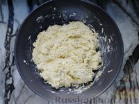 Фото приготовления рецепта: Рулет из плавленого сыра с яйцами и колбасой - шаг №9