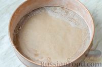 Фото приготовления рецепта: Бисквитный пирог с кремом из творожного сыра, сметаны и сгущёнки - шаг №6