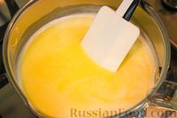 Фото приготовления рецепта: Бисквитный пирог на горячем молоке - шаг №3