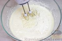 Фото приготовления рецепта: Бисквитный пирог на горячем молоке - шаг №6