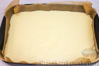 Фото приготовления рецепта: Бисквитный пирог на горячем молоке - шаг №7