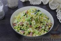 Фото к рецепту: Салат с колбасой, вермишелью быстрого приготовления, огурцами и яйцами