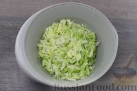 Фото приготовления рецепта: Запеканка из молодой капусты с сыром - шаг №2