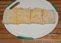 Фото приготовления рецепта: Конвертики из лаваша, с творогом и сыром - шаг №8