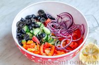 Фото приготовления рецепта: Греческий салат по классическому рецепту - шаг №7