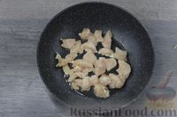 Фото приготовления рецепта: Картошка, тушенная с курицей и макаронами - шаг №2