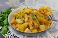 Фото приготовления рецепта: Картошка, тушенная с курицей и макаронами - шаг №12