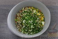 Фото приготовления рецепта: Салат из молодой капусты с рыбными консервами, кукурузой, яйцами и морковью - шаг №8