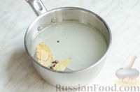 Фото приготовления рецепта: Скумбрия в горячем маринаде, с грибами и луком - шаг №5