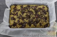 Фото приготовления рецепта: Кофейный пирог с шоколадом и черешней - шаг №12