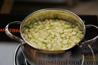 Фото приготовления рецепта: Кабачковый суп-пюре с плавленым сыром - шаг №4