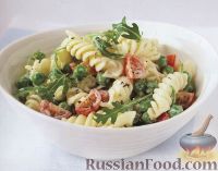 Фото к рецепту: Салат из пасты (макаронных изделий), горошка и помидоров