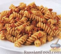 Фото к рецепту: Паста (макароны) с томатным соусом песто